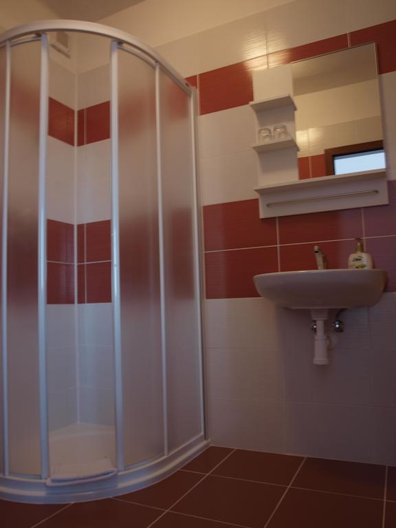 Penzion U Dvou Lip Drnholec Habitación foto
